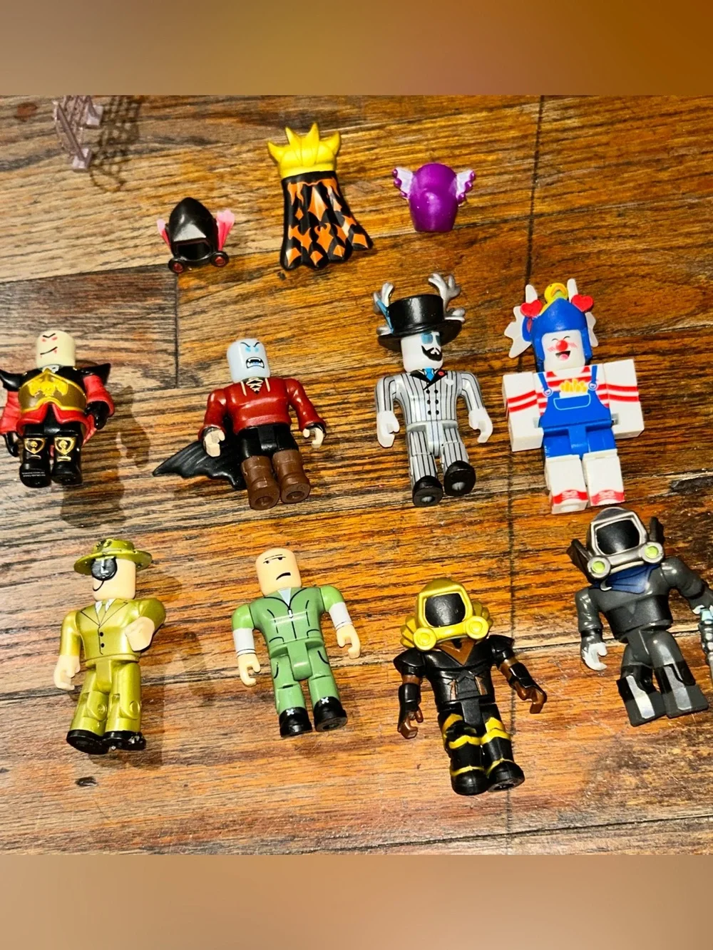 Mini Figures Toy Set - Lots of extras